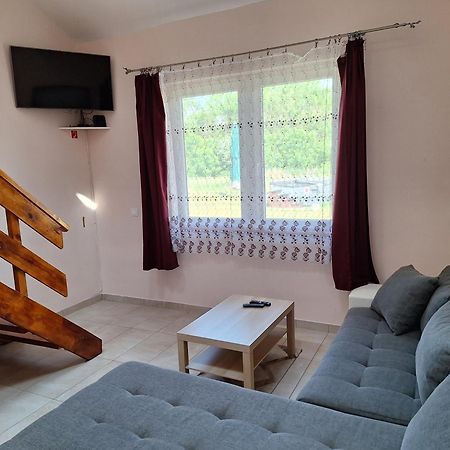 Cserke Holdfeny Apartman แชร์เคสเซอเลอ ภายนอก รูปภาพ